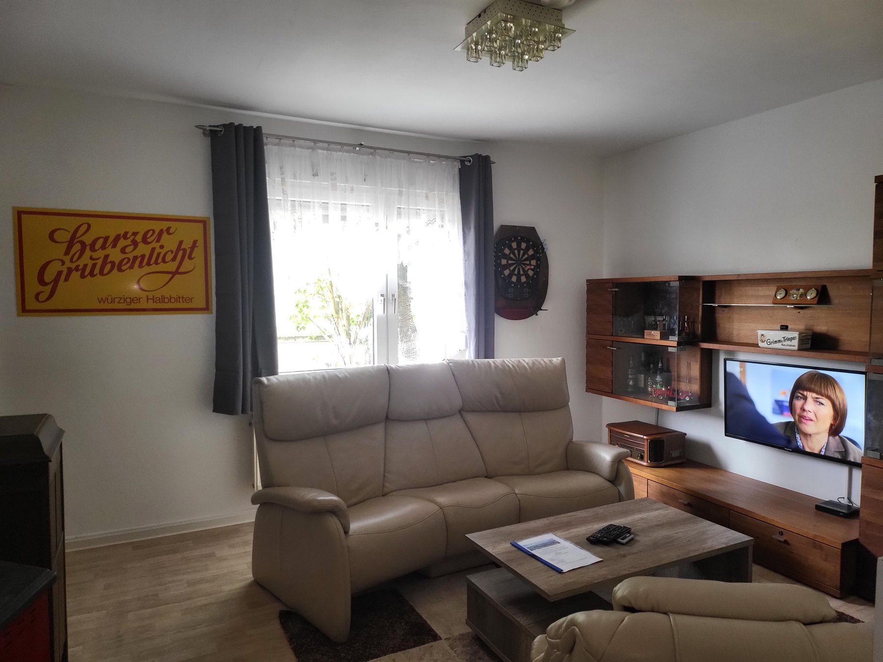 Wohnzimmer der EG-Wohnung mit Sitzbereich